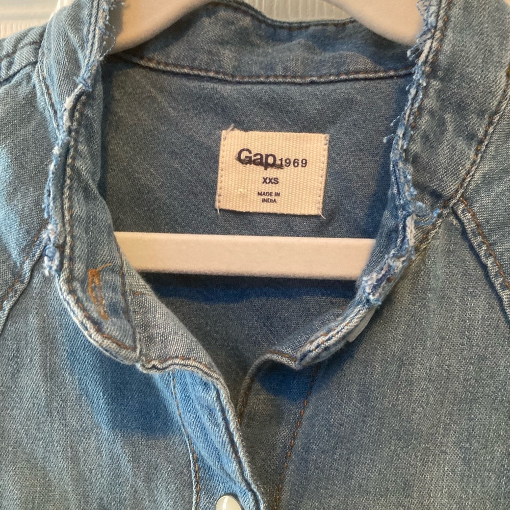 Women’s Gap Distressed Denim Dress Size XXS but fits like a Small - Picture 2 of 7